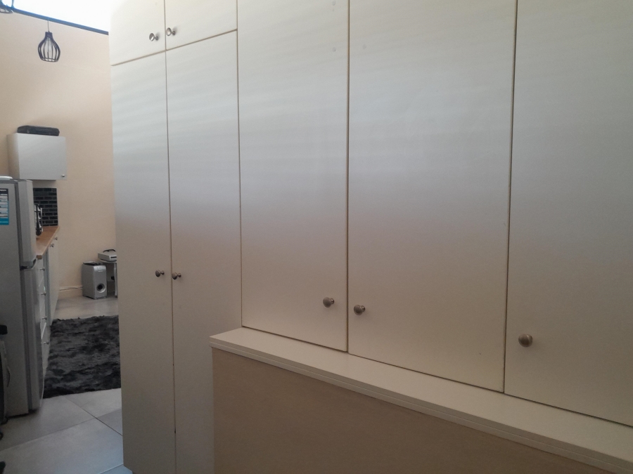 To Let 1 Bedroom Property for Rent in Pinelands Western Cape